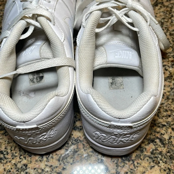 Nike - Picture 4 of 5